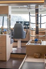 Internal stairs to flybridge